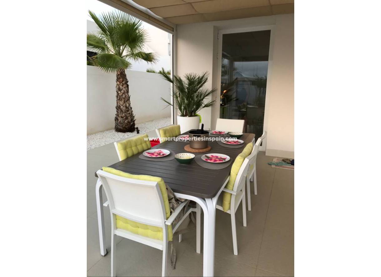 Reventa - Chalet Independiente - La Marina - Urbanización La Marina