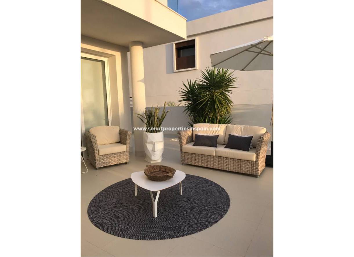 Reventa - Chalet Independiente - La Marina - Urbanización La Marina