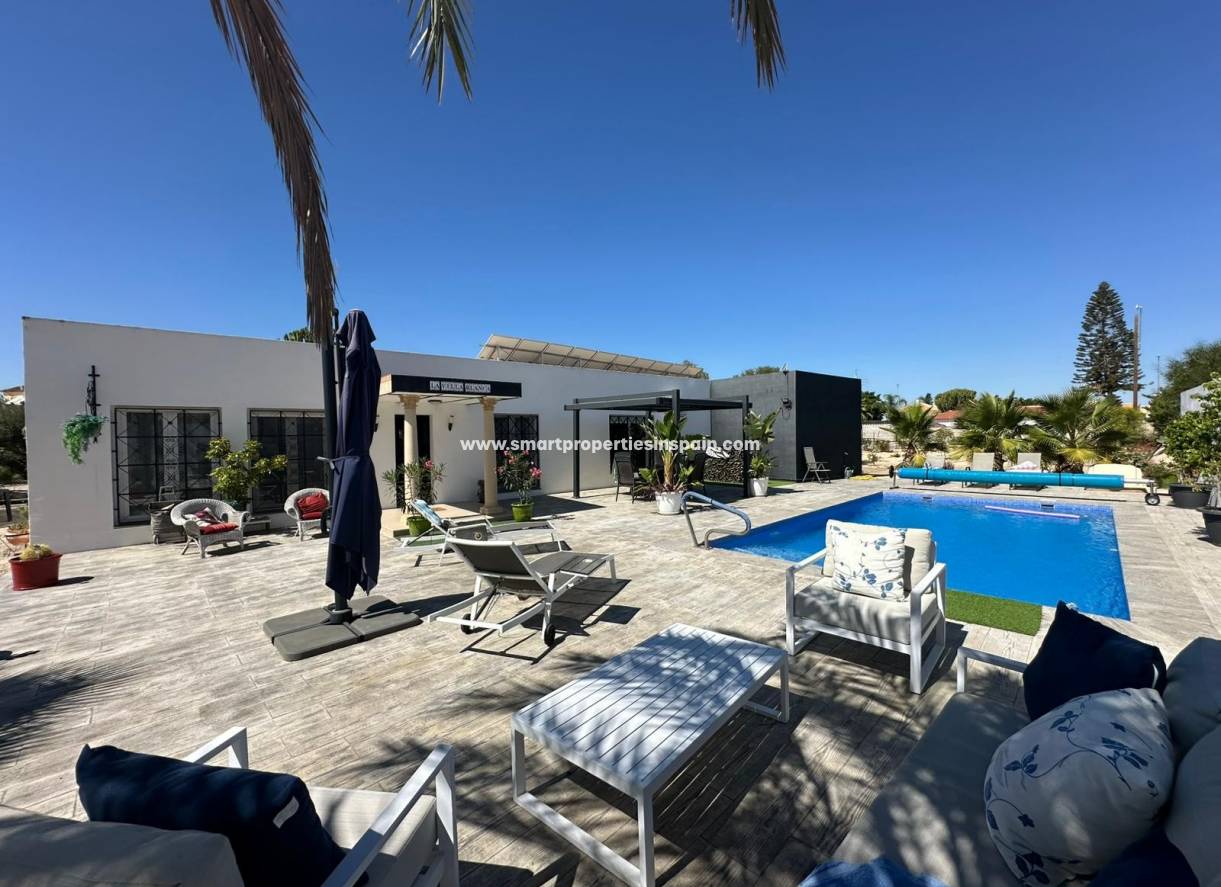 Reventa - Chalet Independiente - La Marina - Urbanización La Marina