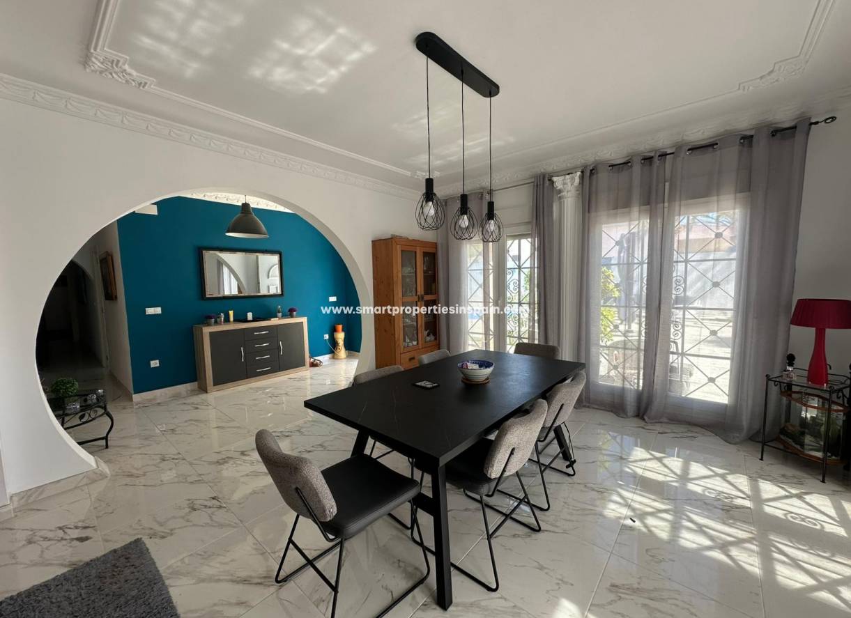 Reventa - Chalet Independiente - La Marina - Urbanización La Marina