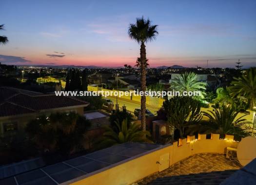 Reventa - Chalet Independiente - La Marina - Urbanización La Marina