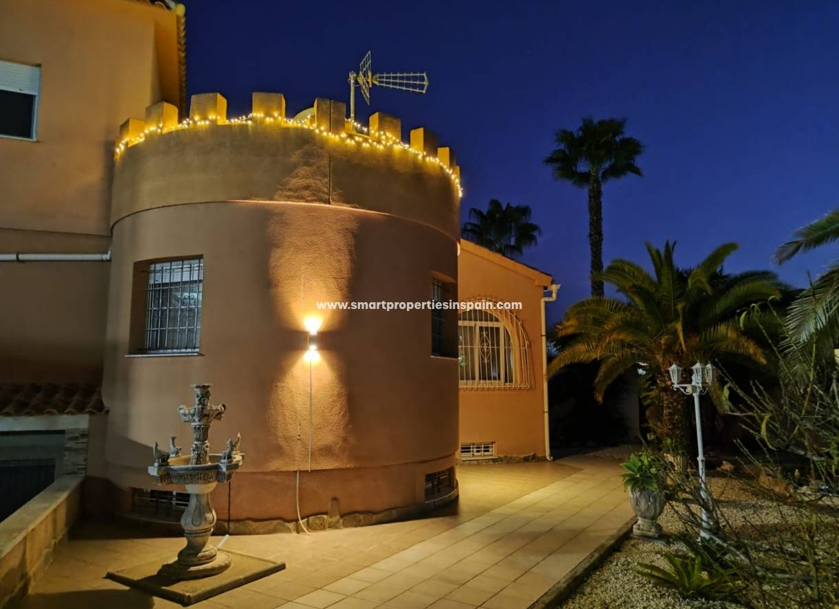 Reventa - Chalet Independiente - La Marina - Urbanización La Marina