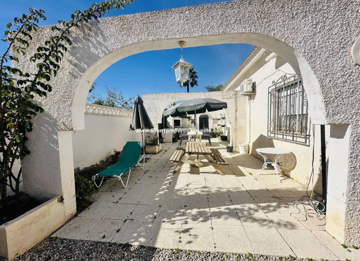 Reventa - Chalet Independiente - La Marina - Urbanización La Marina