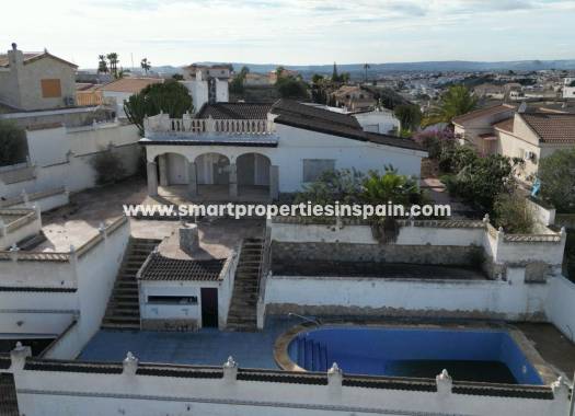 Reventa - Chalet Independiente - La Marina - Urbanización La Marina