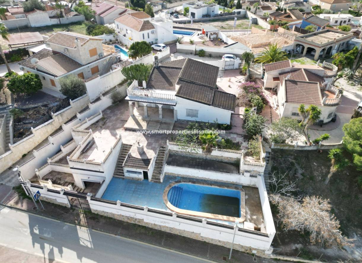 Reventa - Chalet Independiente - La Marina - Urbanización La Marina