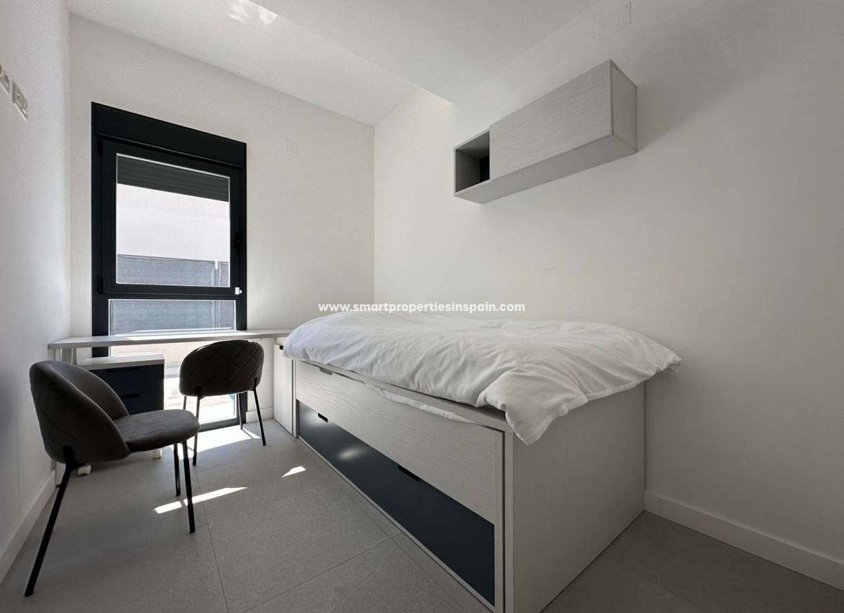 Reventa - Chalet Independiente - La Marina - Urbanización La Marina