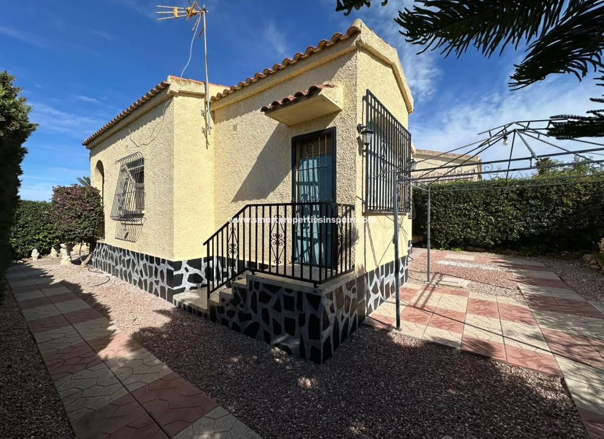 Reventa - Chalet Independiente - La Marina - Urbanización La Marina