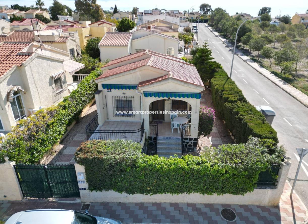 Reventa - Chalet Independiente - La Marina - Urbanización La Marina