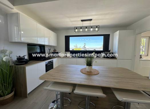 Reventa - Chalet Independiente - La Marina - Urbanización La Marina