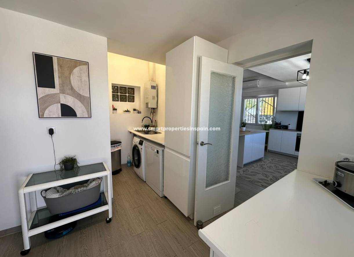 Reventa - Chalet Independiente - La Marina - Urbanización La Marina