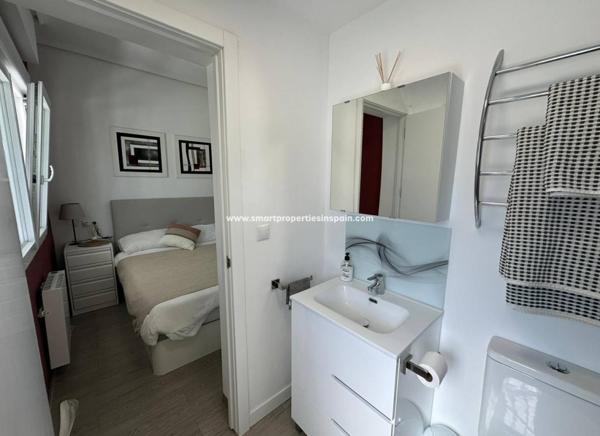 Reventa - Chalet Independiente - La Marina - Urbanización La Marina