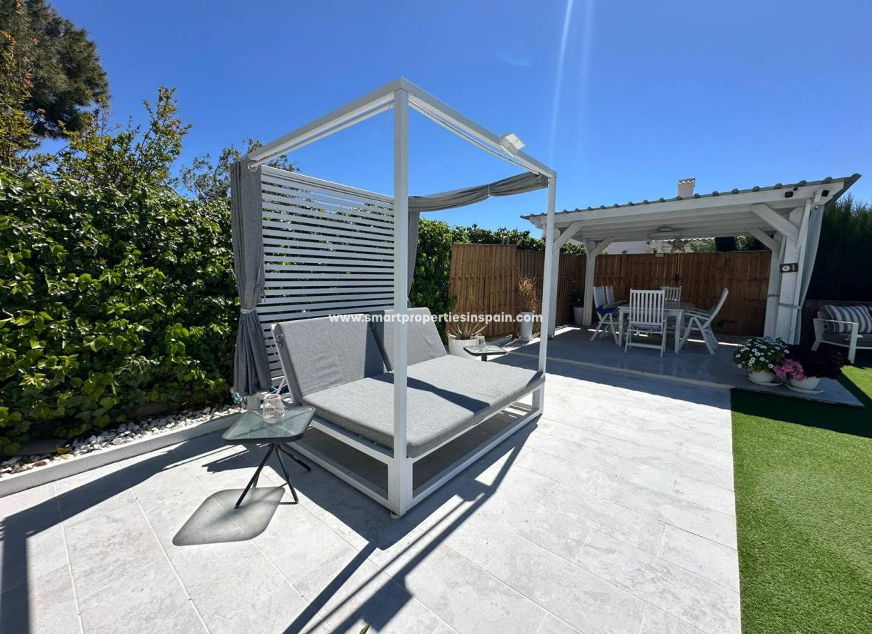 Reventa - Chalet Independiente - La Marina - Urbanización La Marina