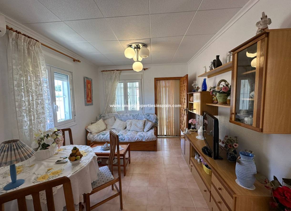 Reventa - Chalet Independiente - La Marina - Urbanización La Marina