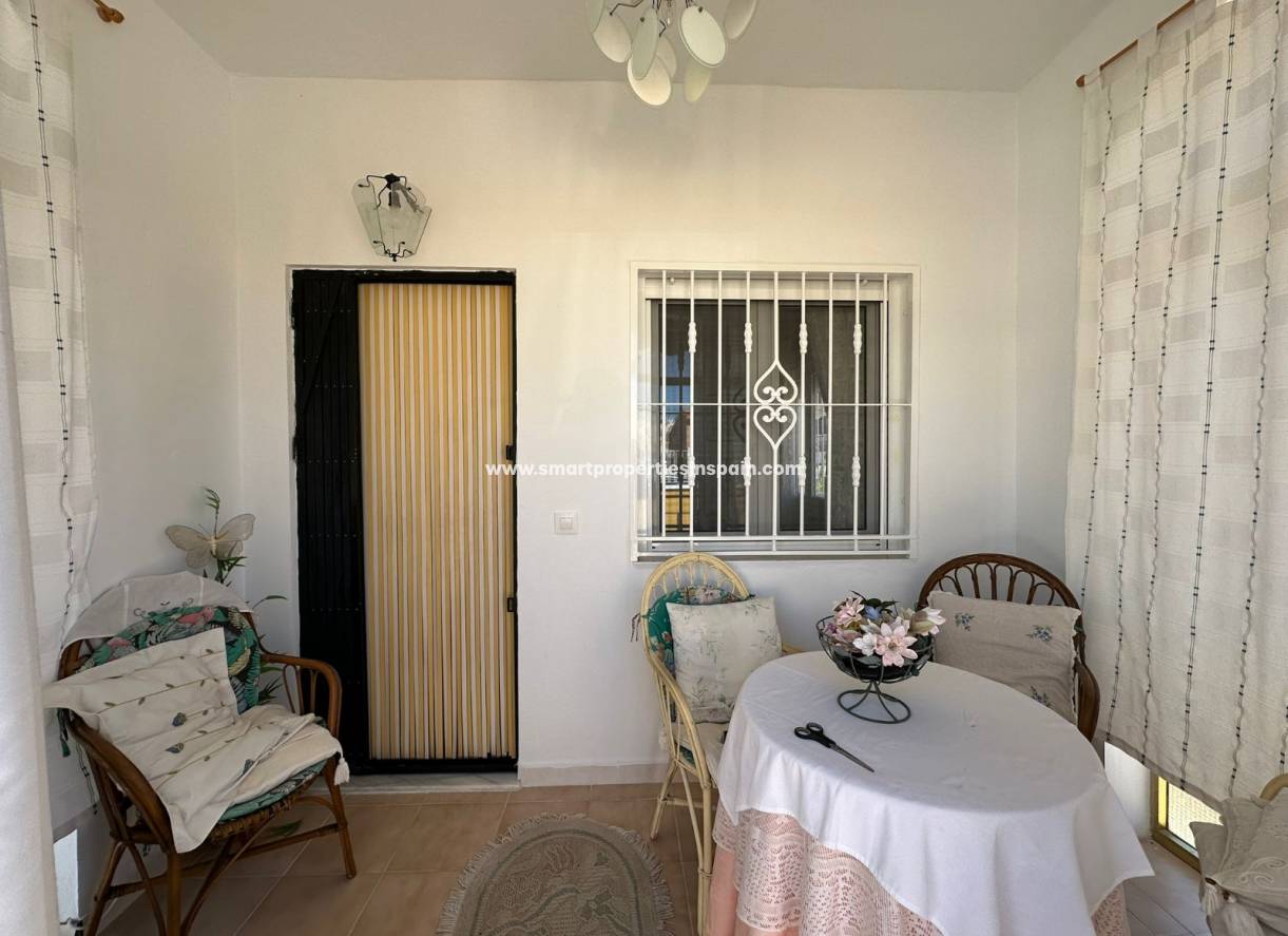 Reventa - Chalet Independiente - La Marina - Urbanización La Marina