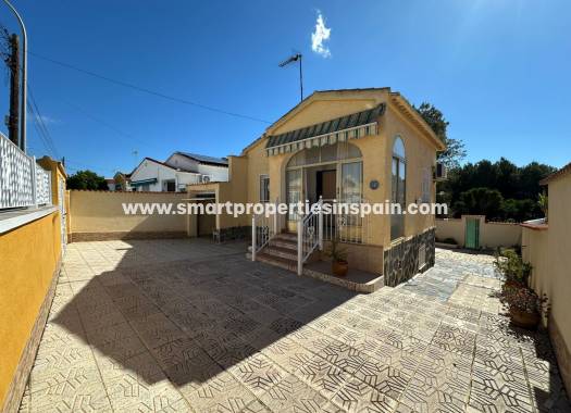 Reventa - Chalet Independiente - La Marina - Urbanización La Marina