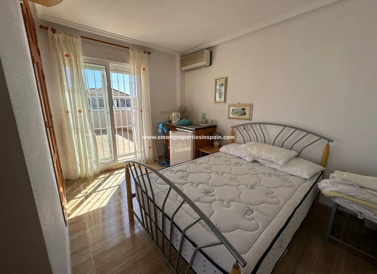 Reventa - Chalet Independiente - La Marina - Urbanización La Marina