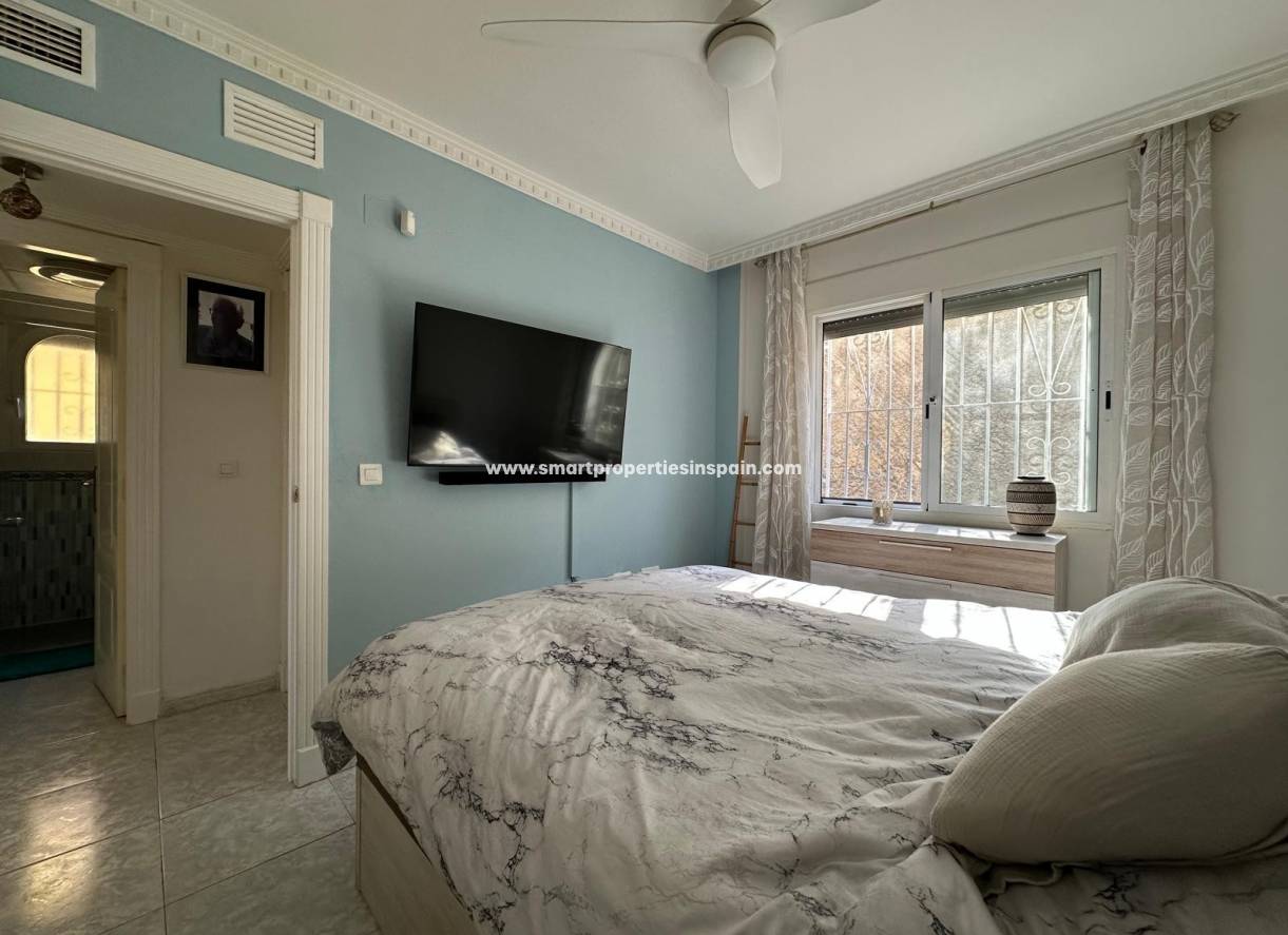 Reventa - Chalet Independiente - La Marina - Urbanización La Marina