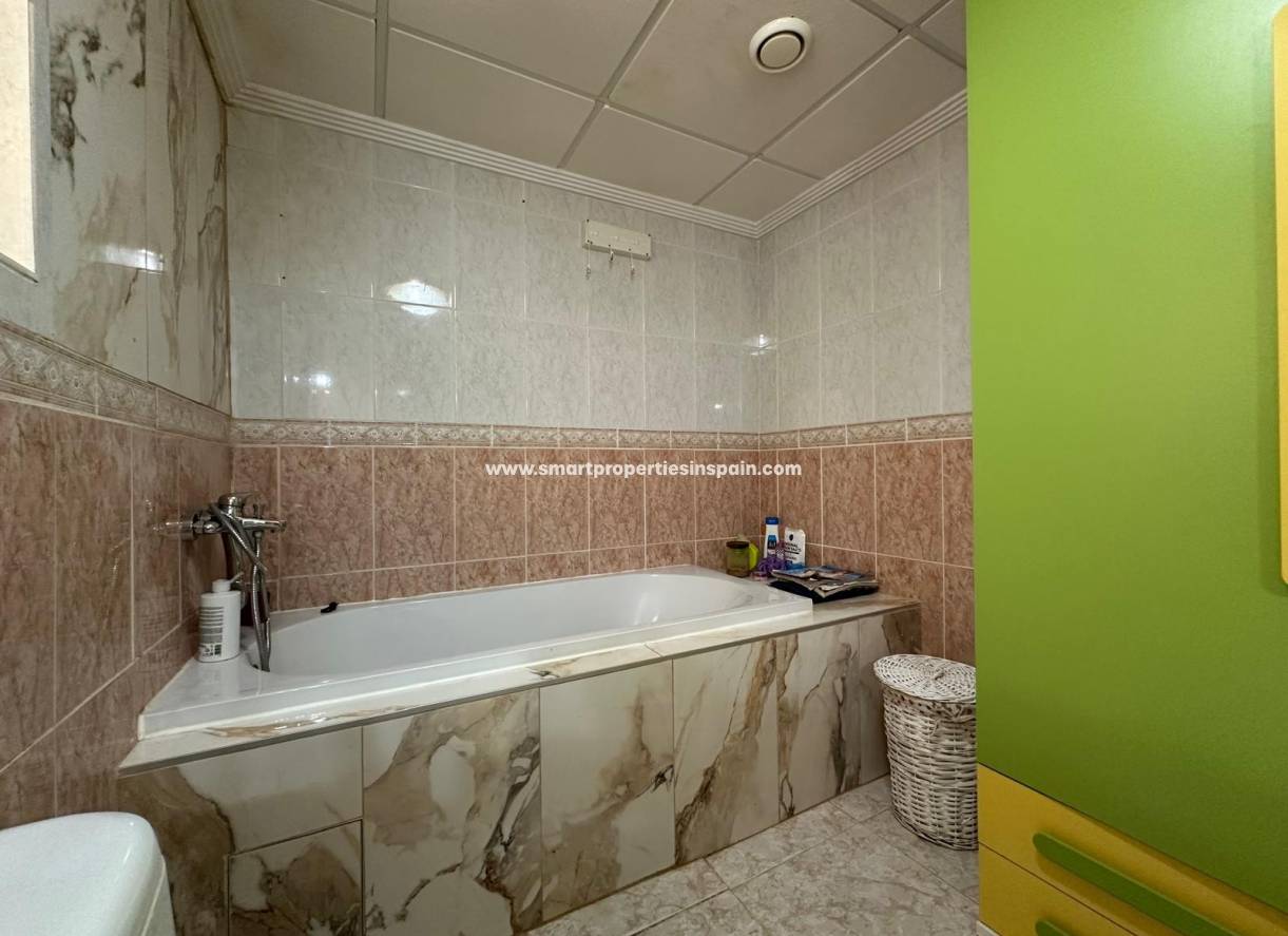 Reventa - Chalet Independiente - La Marina - Urbanización La Marina