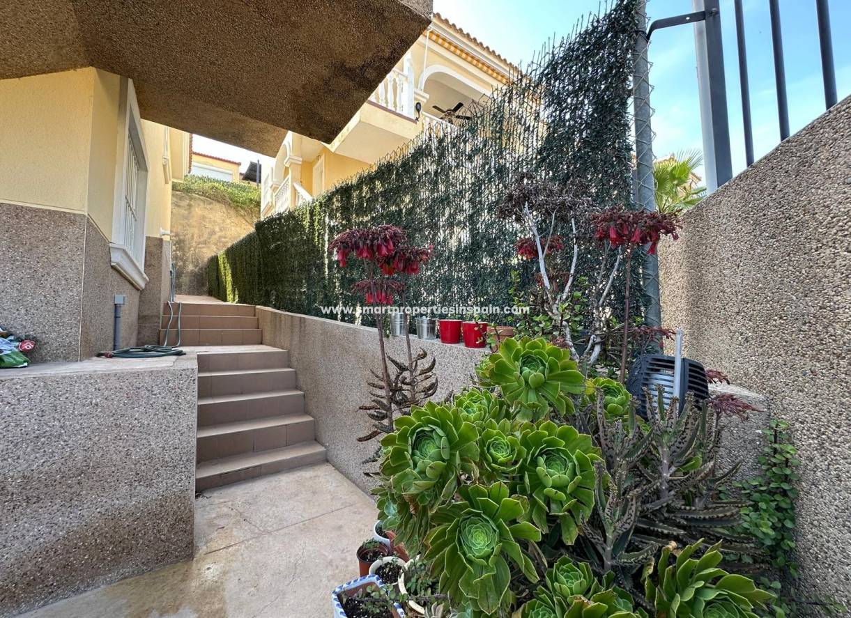 Reventa - Chalet Independiente - La Marina - Urbanización La Marina