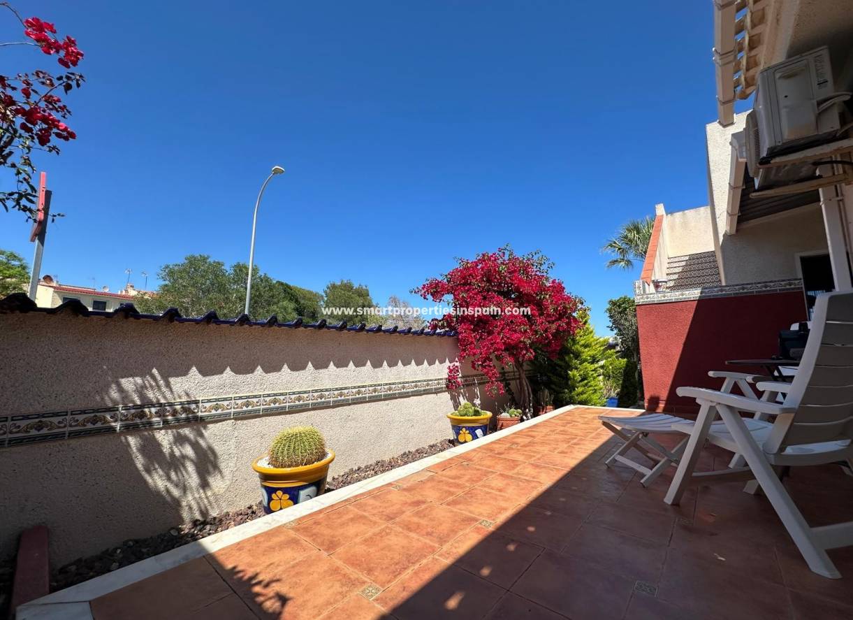 Reventa - Chalet Independiente - La Marina - Urbanización La Marina