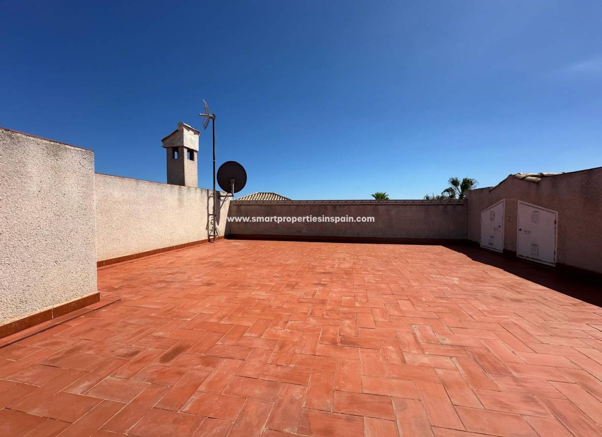 Reventa - Chalet Independiente - La Marina - Urbanización La Marina