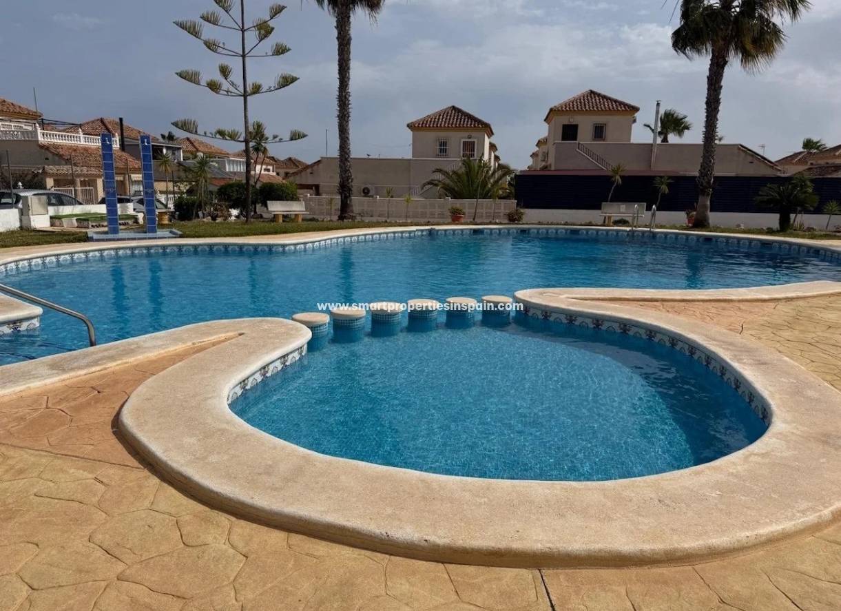 Reventa - Chalet Independiente - La Marina - Urbanización La Marina