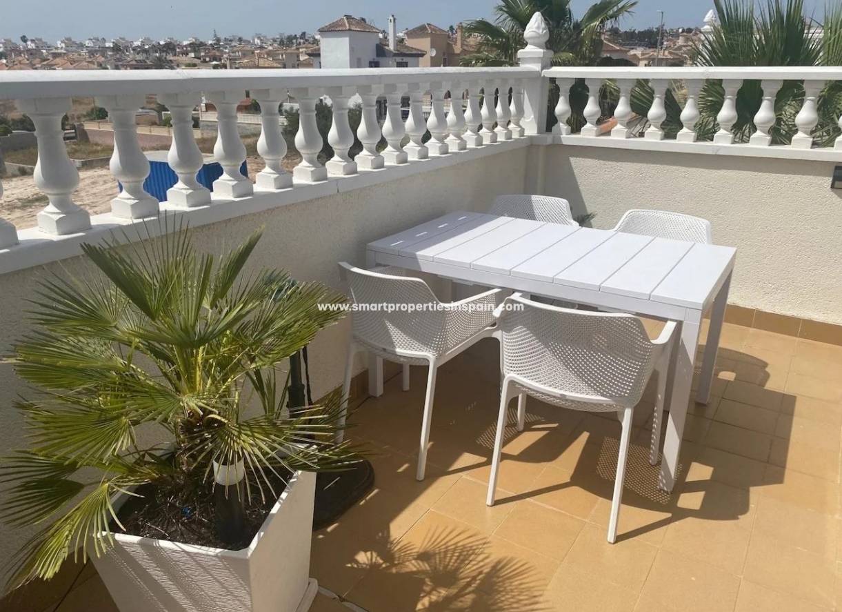 Reventa - Chalet Independiente - La Marina - Urbanización La Marina