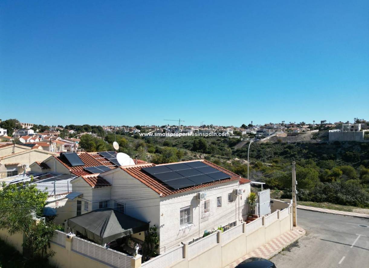 Reventa - Chalet Independiente - La Marina - Urbanización La Marina