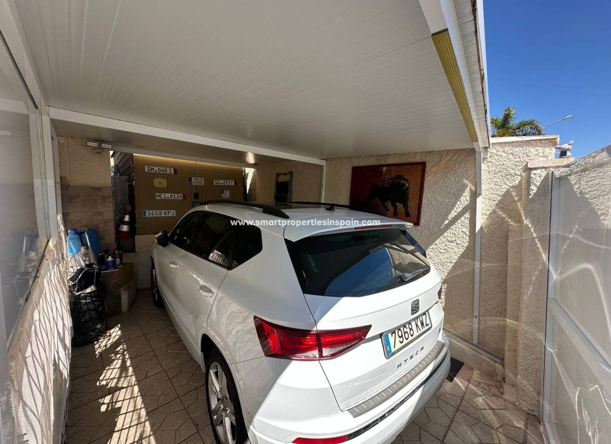 Reventa - Chalet Independiente - La Marina - Urbanización La Marina