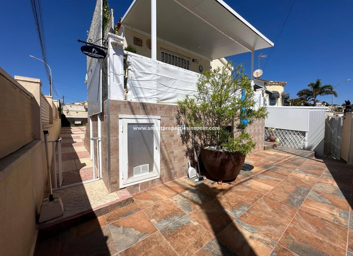Reventa - Chalet Independiente - La Marina - Urbanización La Marina