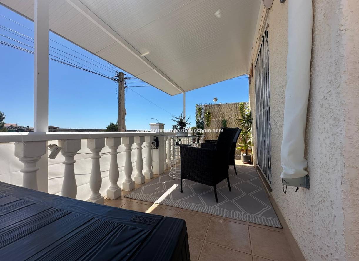 Reventa - Chalet Independiente - La Marina - Urbanización La Marina