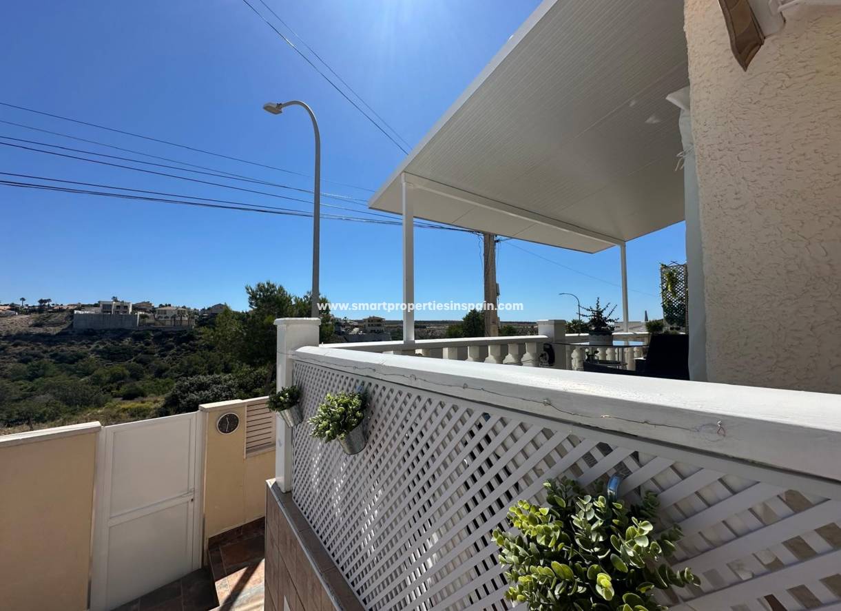 Reventa - Chalet Independiente - La Marina - Urbanización La Marina