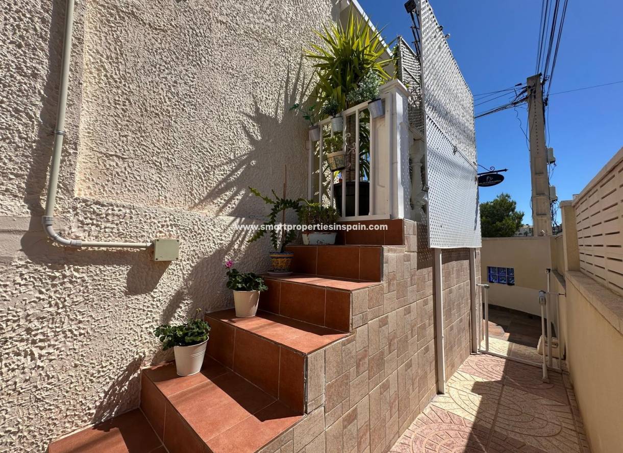 Reventa - Chalet Independiente - La Marina - Urbanización La Marina