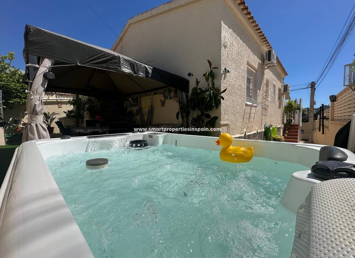 Reventa - Chalet Independiente - La Marina - Urbanización La Marina