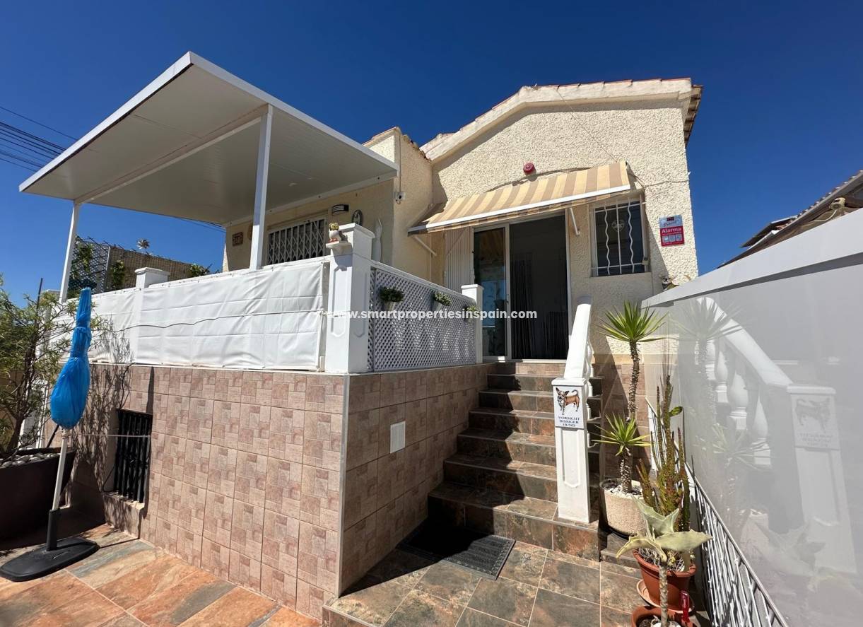 Reventa - Chalet Independiente - La Marina - Urbanización La Marina