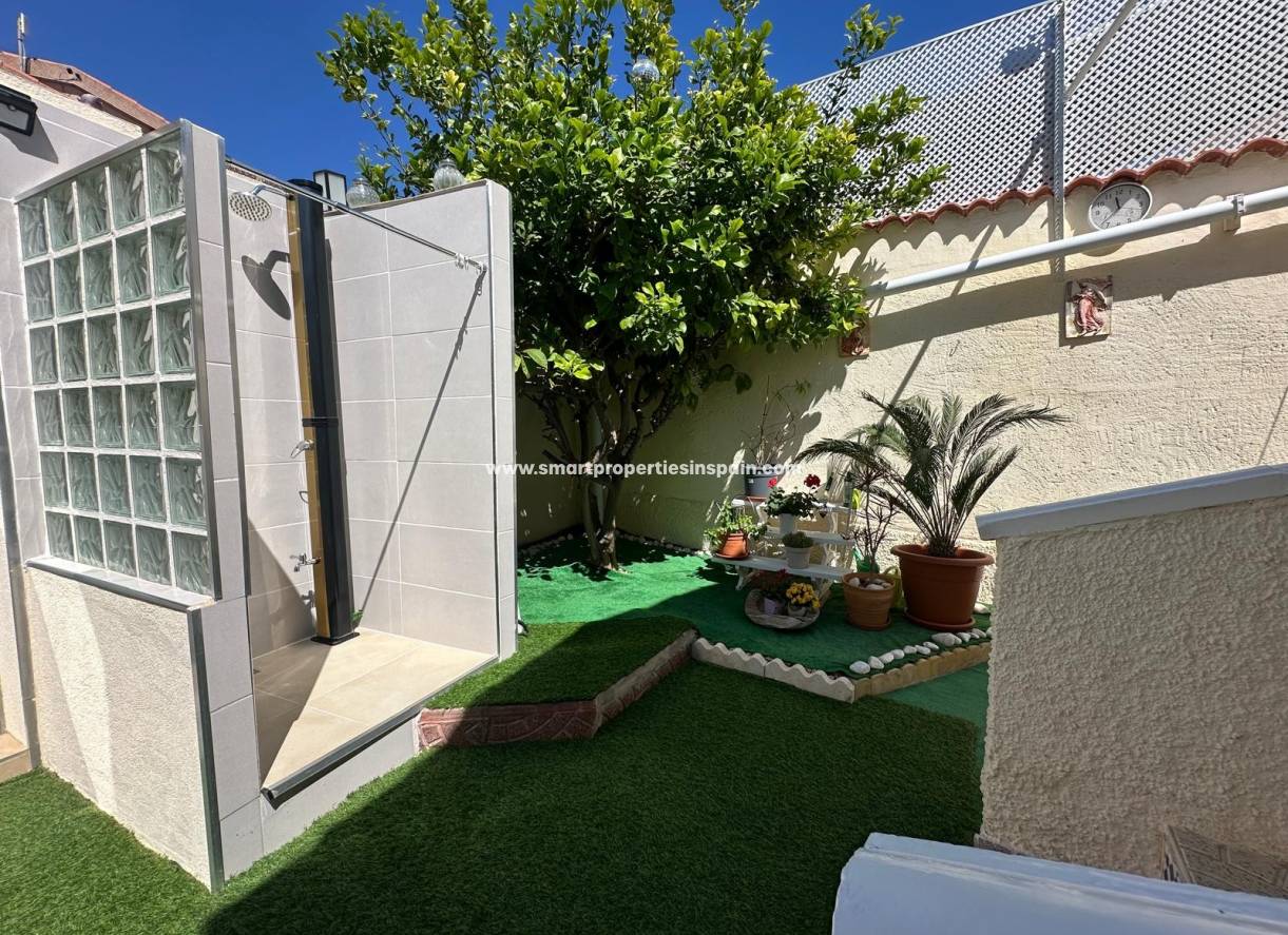 Reventa - Chalet Independiente - La Marina - Urbanización La Marina
