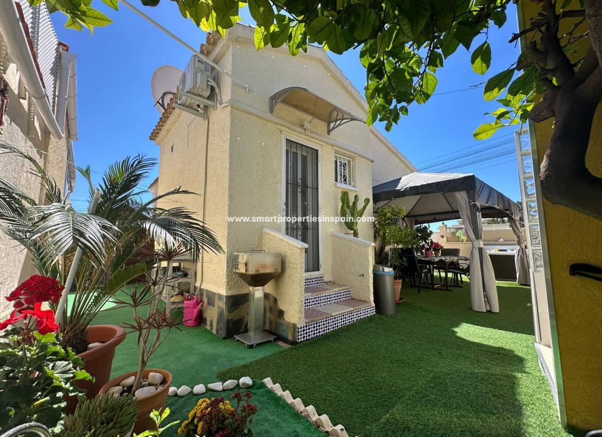 Reventa - Chalet Independiente - La Marina - Urbanización La Marina