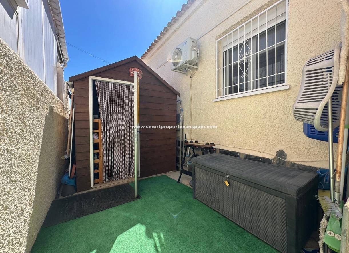 Reventa - Chalet Independiente - La Marina - Urbanización La Marina