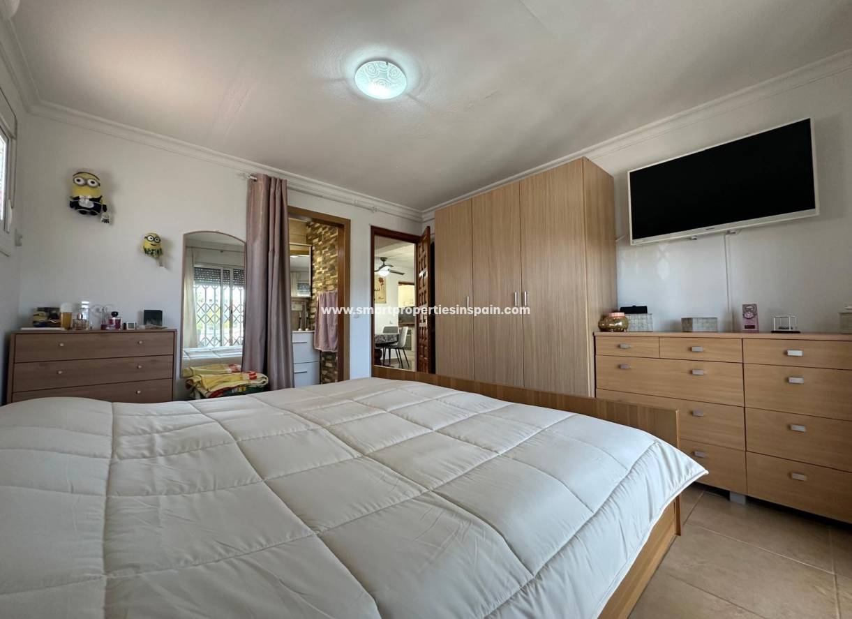 Reventa - Chalet Independiente - La Marina - Urbanización La Marina