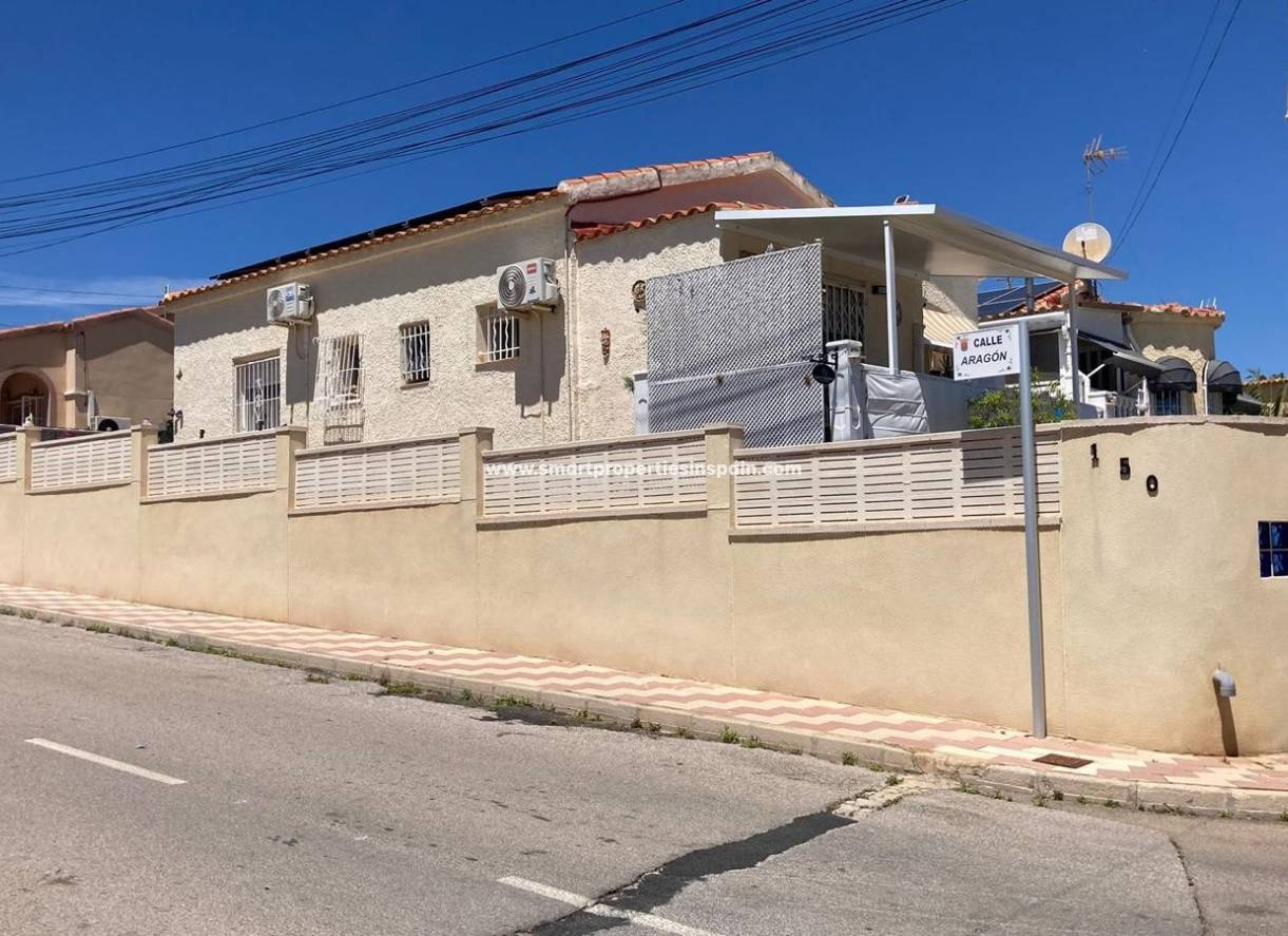 Reventa - Chalet Independiente - La Marina - Urbanización La Marina