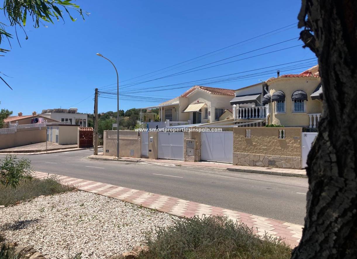 Reventa - Chalet Independiente - La Marina - Urbanización La Marina