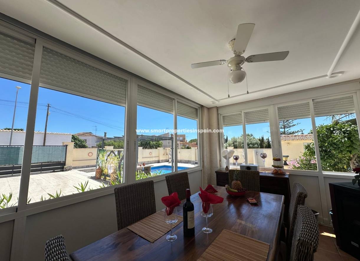 Reventa - Chalet Independiente - La Marina - Urbanización La Marina