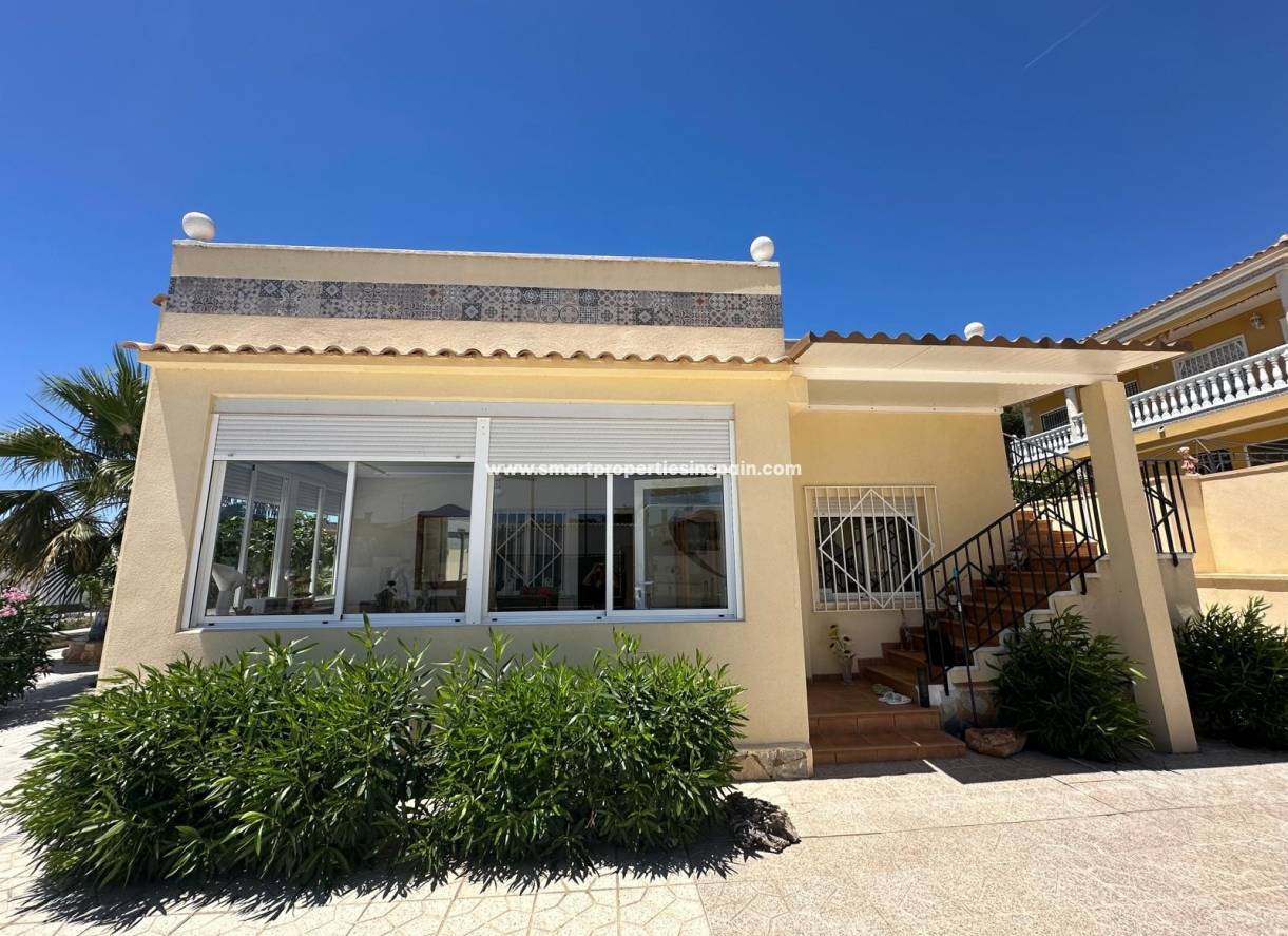 Reventa - Chalet Independiente - La Marina - Urbanización La Marina