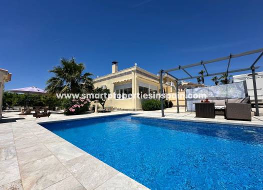 Reventa - Chalet Independiente - La Marina - Urbanización La Marina