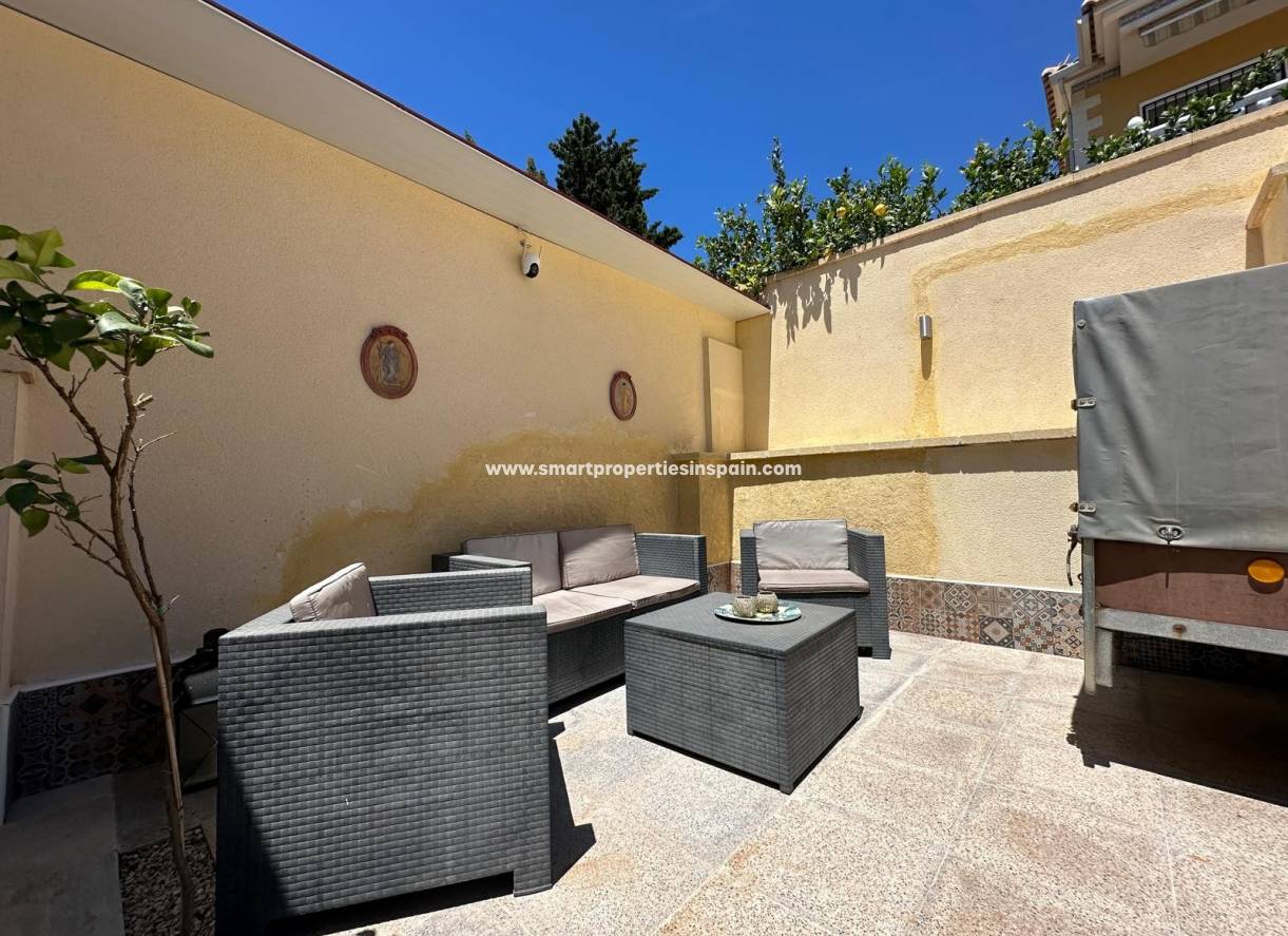 Reventa - Chalet Independiente - La Marina - Urbanización La Marina