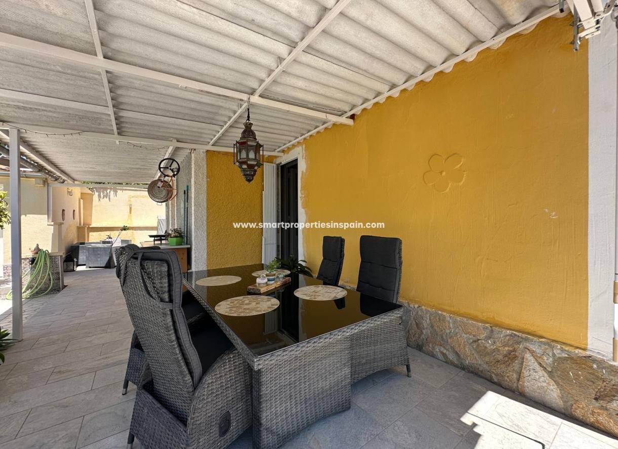 Reventa - Chalet Independiente - La Marina - Urbanización La Marina