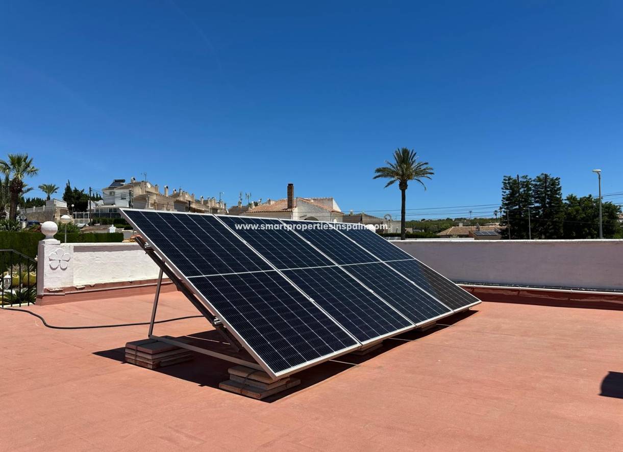 Reventa - Chalet Independiente - La Marina - Urbanización La Marina
