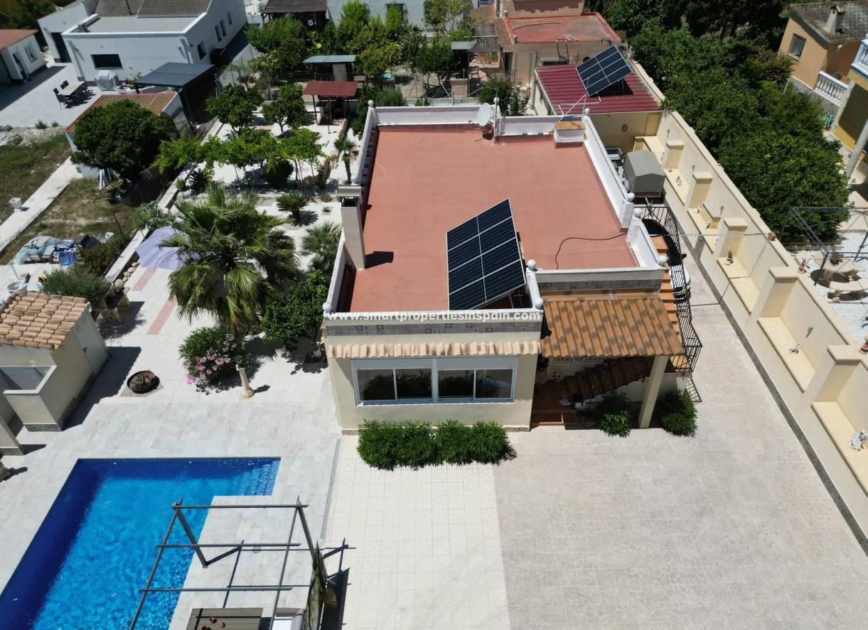 Reventa - Chalet Independiente - La Marina - Urbanización La Marina