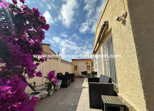 Reventa - Chalet Independiente - La Marina - Urbanización La Marina