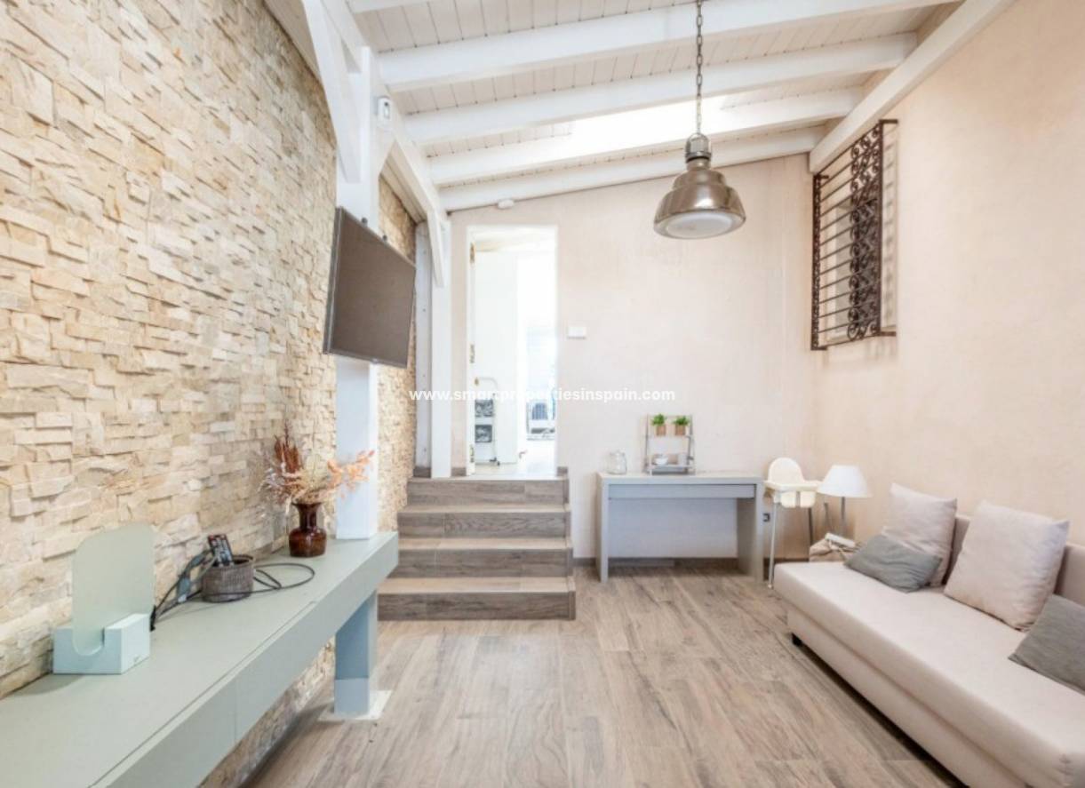 Reventa - Chalet Independiente - La Marina - Urbanización La Marina